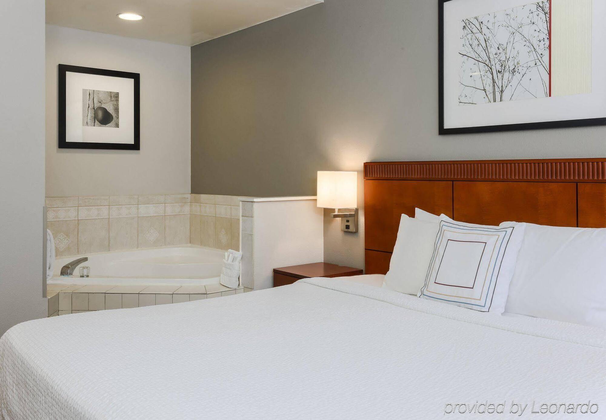 Hotel Courtyard Philadelphia/Langhorne Exterior foto